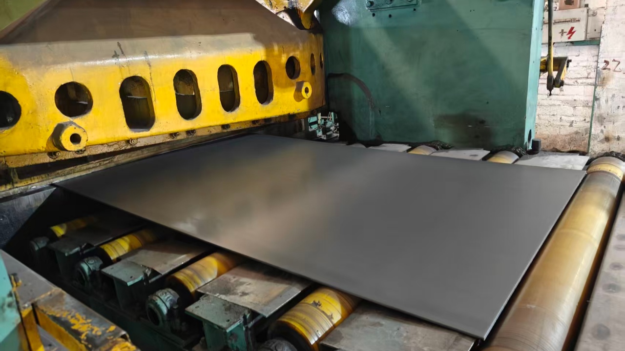 What’s Difference Between HR Stainless Steel And CR Stainless Steel?